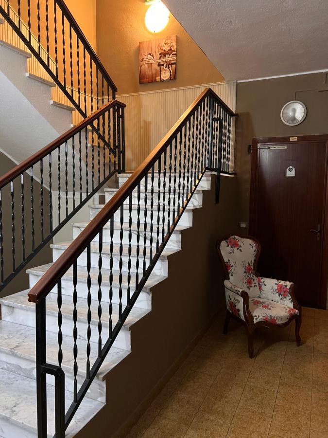 Hotel Meri Framura Buitenkant foto